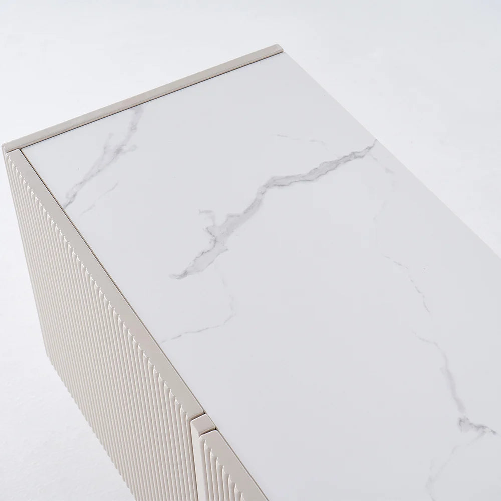 Meuble TV Grovyn 200 cm avec plateau en pierre frittée et design cannelé Ivoire brillant