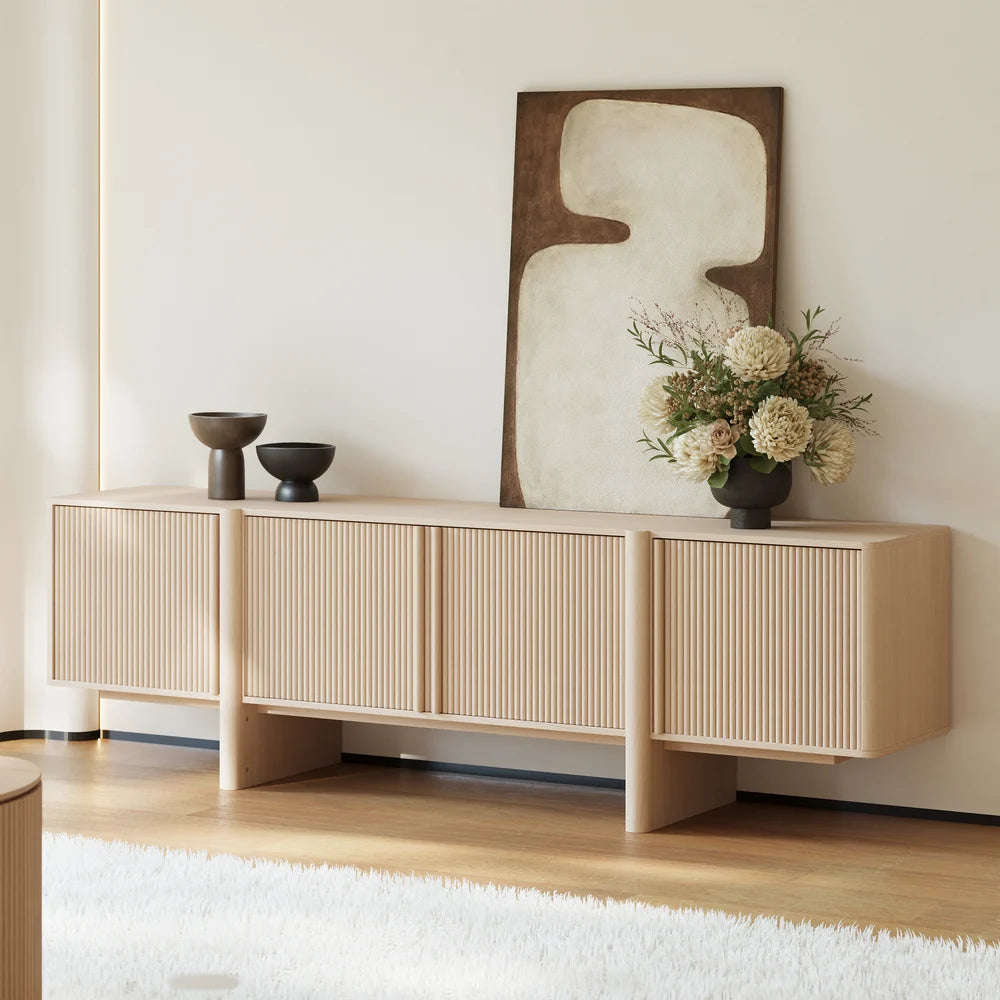 Meuble TV de 203 cm en bois de frêne cannelé blanchi avec placards