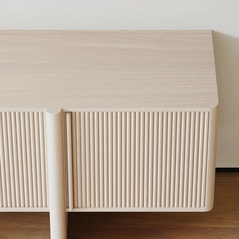 Meuble TV de 203 cm en bois de frêne cannelé blanchi avec placards