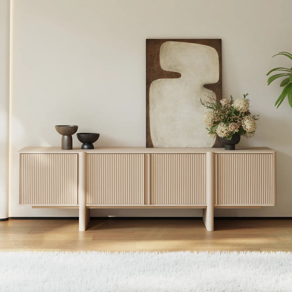 Meuble TV de 203 cm en bois de frêne cannelé blanchi avec placards