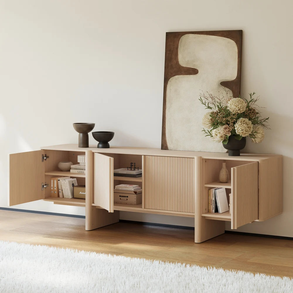 Meuble TV de 203 cm en bois de frêne cannelé blanchi avec placards