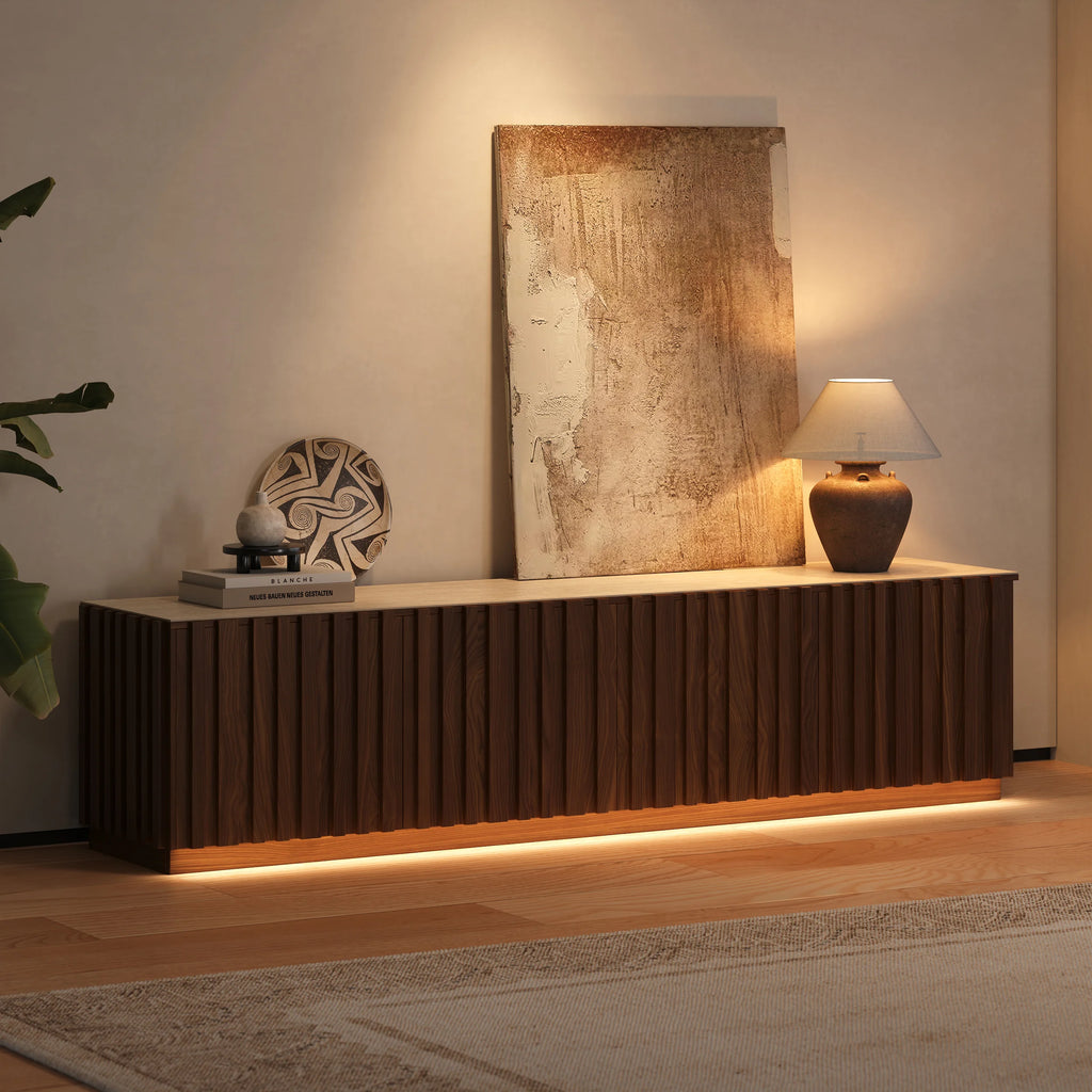 Ensemble meuble TV Aura avec meuble TV à lattes en bois de frêne et table basse Noyer