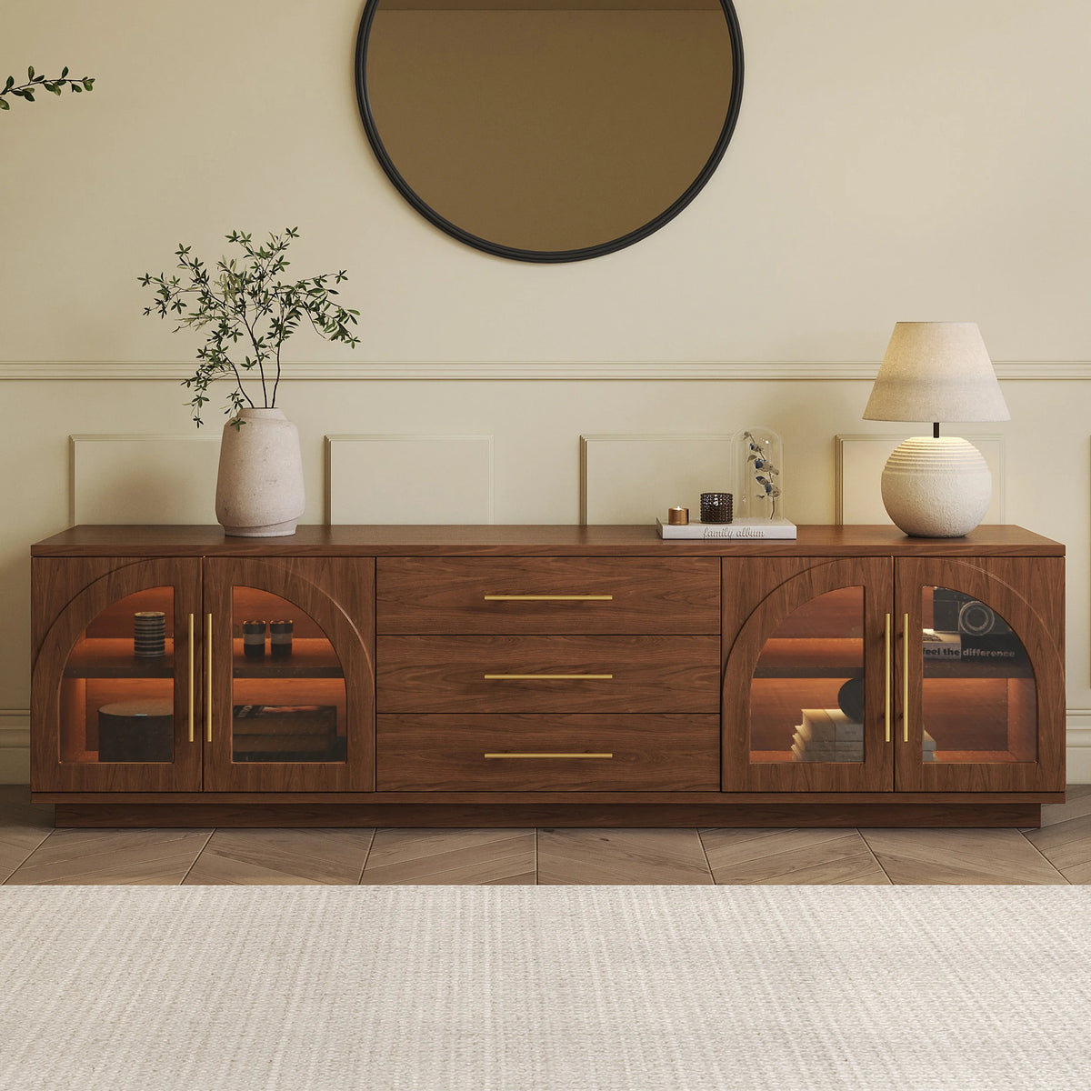 Meuble TV Arune 183 cm avec portes vitrées arquées, noyer, avec rangement et LED