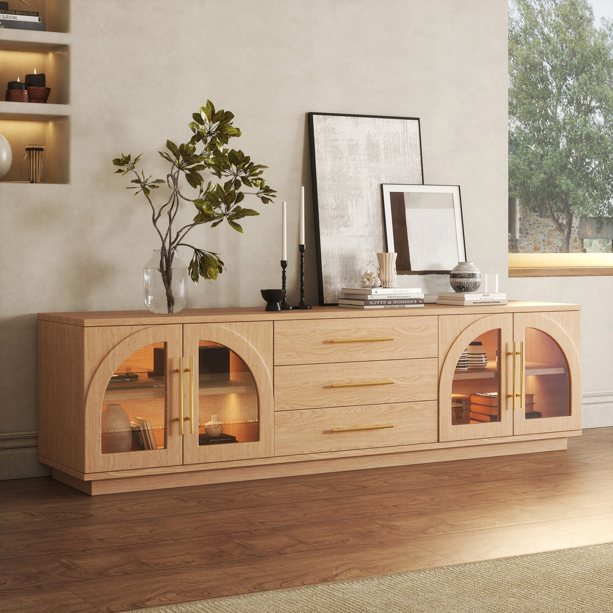 Meuble TV Arune 183 cm avec portes vitrées arquées, naturel, avec rangement et LED