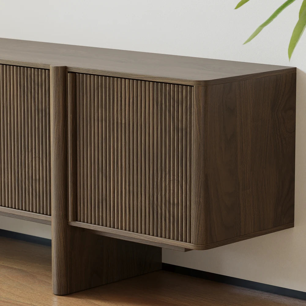 Meuble TV Lineva 203 cm en bois massif cannelé marron fumé avec armoires